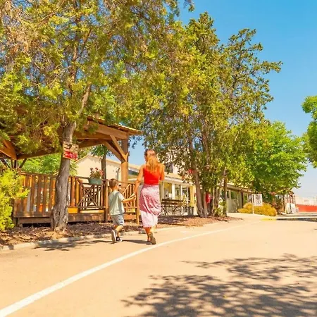 Parque de Campismo Confortable Avec Clim - 4 Pers. - Api-1-52-2760 Vic-la-Gardiole